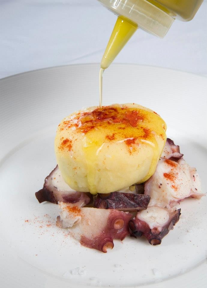 Iglú de Pulpo a la gallega y patata de Puigcerdá