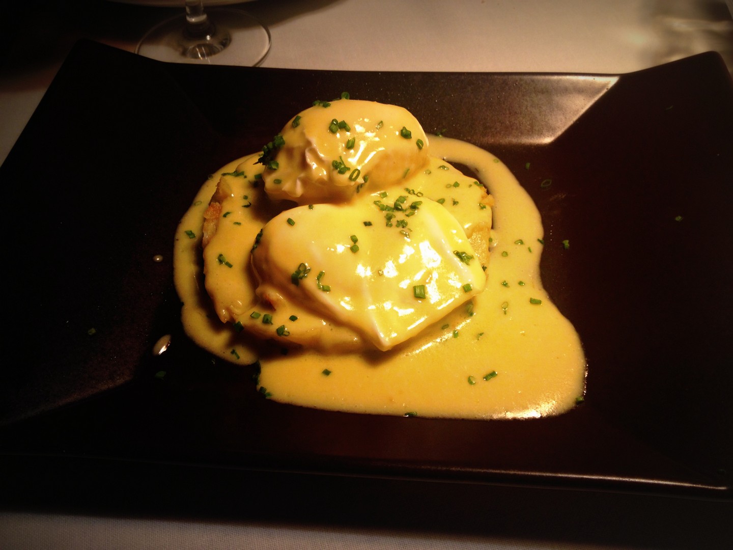 HUEVOS POCHE CON PURE DE PATATA Y TRUFA